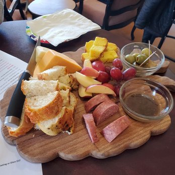 Tehachapi Wine and Cattle - Cheese platter - Wineries Near Me - Tehachapi, California