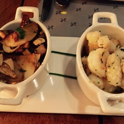 Quintal das Letras - Mushroom medley (l.), calamari (r.) - delicate flavors are a trademark of this kitchen.