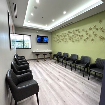 Camelback Orthodontic Studio - Spacious waiting room. - Orthodontists Near Me - Scottsdale, Arizona Camelback Orthodontic Studio - Spacious waiting room. - Orthodontists Near Me - Scottsdale, Arizona