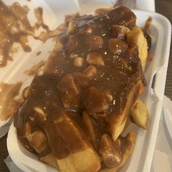 Schooner Fish & Chips - Poutine
