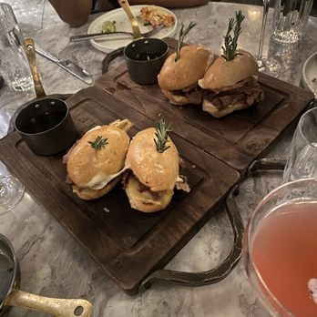 Wolf by Vanderpump at Caesars Republic Lake Tahoe - Prime rib sliders - American Near Me - Stateline, Nevada