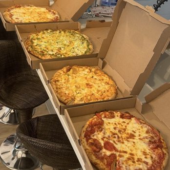 Fat Daddy's Pizza - From top to bottom: 4 cheese, chicken pesto, buffalo chicken and pepperoni - Pizza Near Me - Santa Rosa Beach, Florida Fat Daddy's Pizza - From top to bottom: 4 cheese, chicken pesto, buffalo chicken and pepperoni - Pizza Near Me - Santa Rosa Beach, Florida