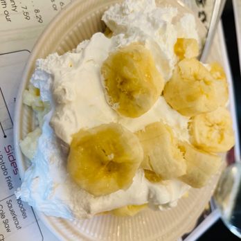 Des Dutch Essenhaus - a plate of bananas and whipped cream - American Near Me - Shreve, Ohio Des Dutch Essenhaus - a plate of bananas and whipped cream - American Near Me - Shreve, Ohio