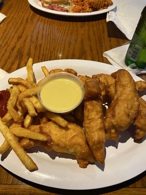 Village Tavern & Grill by null