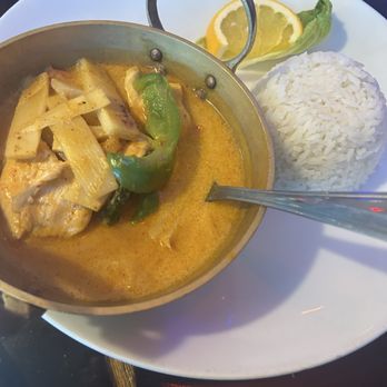 Moon Thai & Japanese - RED CURRY with chicken and white rice - Japanese Near Me - Weston, Florida