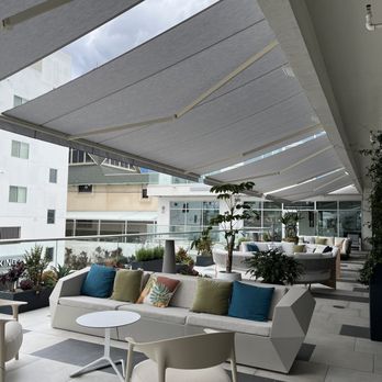 M Cafe - outdoor seats of plaza outside of cafe - Coffee & Tea Near Me - Los Angeles, California