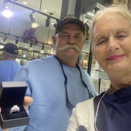 Linda's jury Maurice made my new ring January 18, 2025 my ring is 6 carat. It is beautiful. I love you Maurice and your family. Linda's jury Maurice made my new ring January 18, 2025 my ring is 6 carat. It is beautiful. I love you Maurice and your family.
