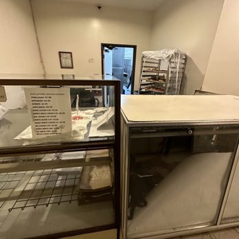 Glendale Fine Bakery - Inside the bakery from the 316 E Maple Street entrance at late night hours (3AM) - Bakeries Near Me - Glendale, California Glendale Fine Bakery - Inside the bakery from the 316 E Maple Street entrance at late night hours (3AM) - Bakeries Near Me - Glendale, California