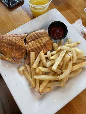 The River Kitchen and Bar by null