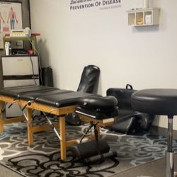 ​Daniel Weisbecker, DC - 1 of 3 chiropractic beds