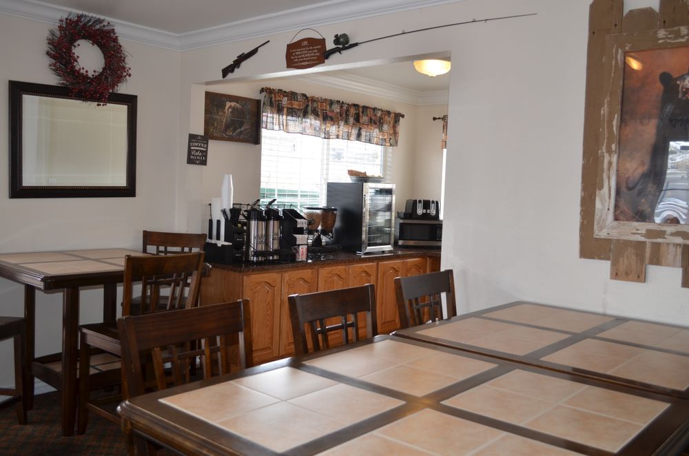 NATIONAL 9 INN Updated August 2024 31 Photos & 29 Reviews 2160 S