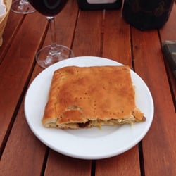 Tapa de empanada de bacalao
