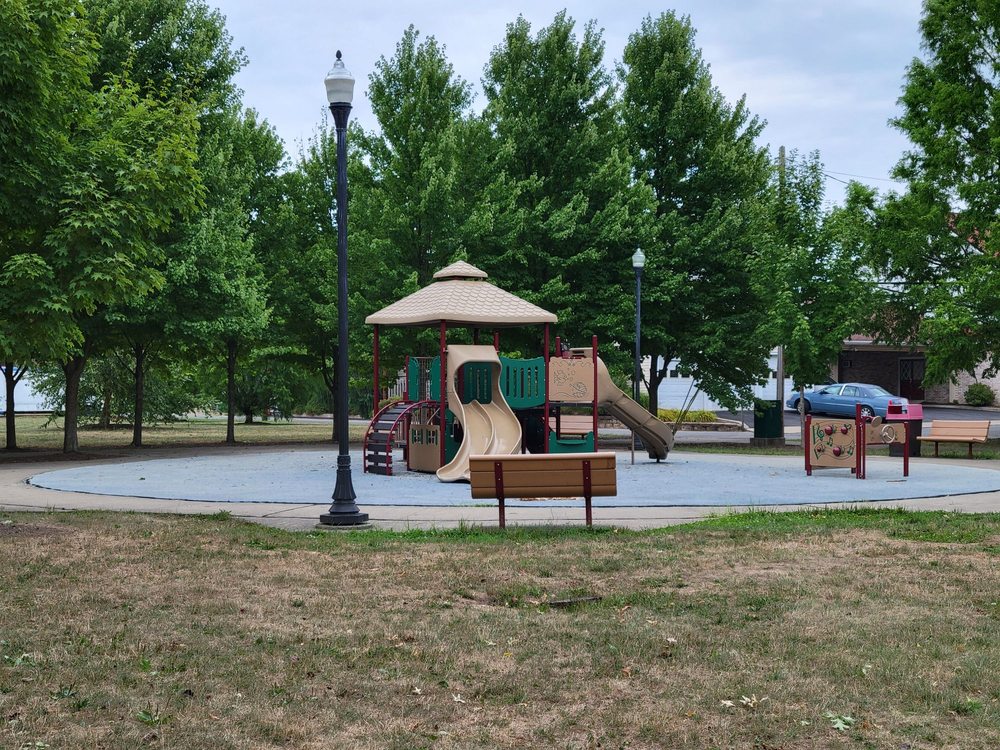 NEWBERRY PARK Updated October 2024 813 Baker St, Williamsport