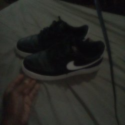 Circle D Pawn 4 - Black and white air force 1 almost new  and there the new onep1