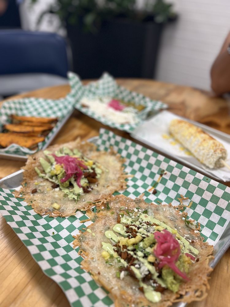 Chatos Tacos - Photo 3