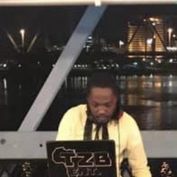 Purple People Bridge - DJ on Purple Bridge at Wedding Reception - Landmarks & Historical Buildings Near Me - Newport, Kentucky