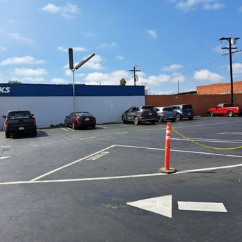 Randy's Donuts - Parking - Donuts Near Me - Inglewood, California