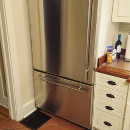 A difficult refrigerator move.  Move Indy did great!