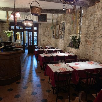 Chez Acchiardo - Charming ambiance welcomes you in from the Rue Droite - Nicoise Near Me - Nice, 06