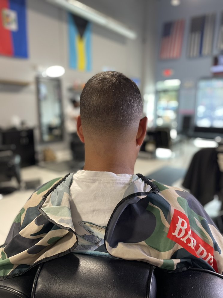 Manny At Ammar’s Cuts Carrollwood Logo