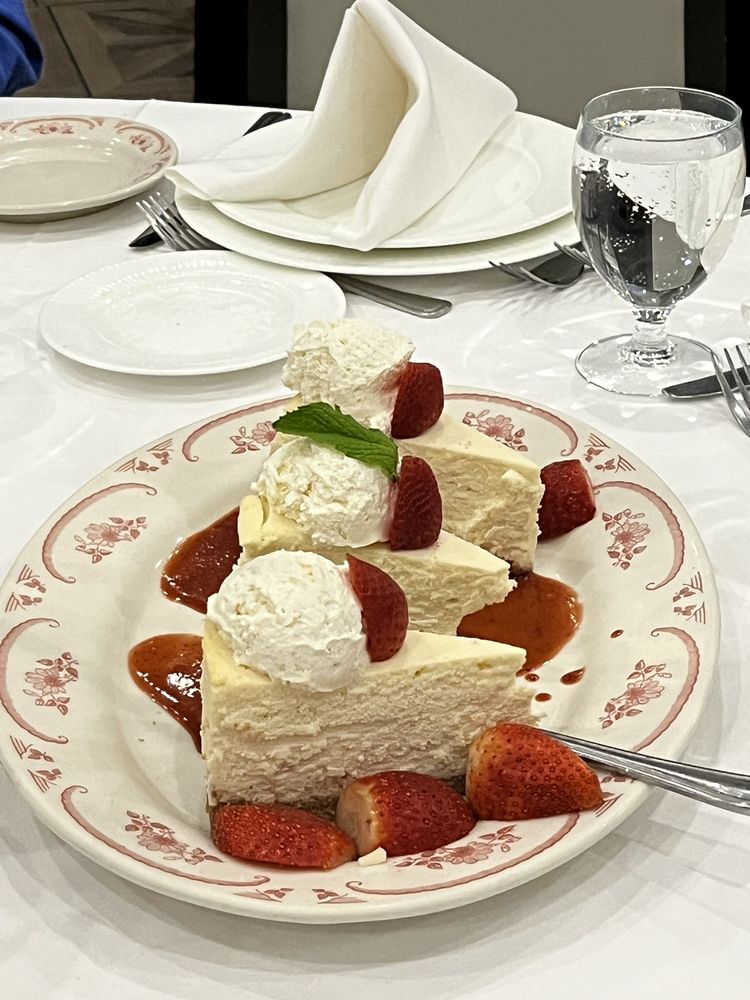 MAGGIANO’S LITTLE ITALY Updated November 2024 344 Photos & 663