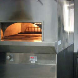 Railcar Pizza - Unique pizza oven with flames!