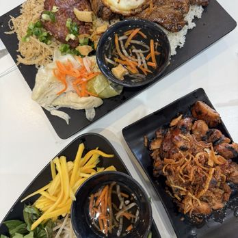 Soufend Cafe & Eatery - Cơm Tấm Bì Chả Sườn Trứng / Broken Rice Plate - Cafes Near Me - Seattle, Washington