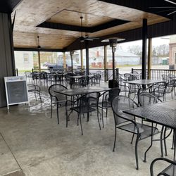 Froggie's Bar and Grill - Patio