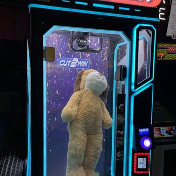 St. Paul Tap - a teddy bear in a slot machine - American Near Me - Saint Paul, Minnesota