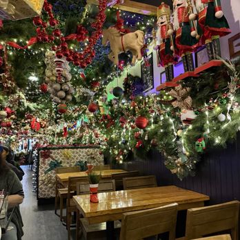 Craftsman Row Saloon - Decorated! - Pubs Near Me - Philadelphia, Pennsylvania Craftsman Row Saloon - Decorated! - Pubs Near Me - Philadelphia, Pennsylvania