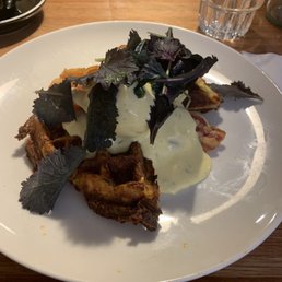 Waffle with hollandaise