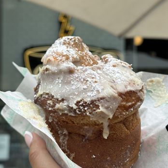 Goddess and the Baker, 33 S Wabash-Millennium Park - Cinnamon Roll - Coffee & Tea Near Me - Chicago, Illinois