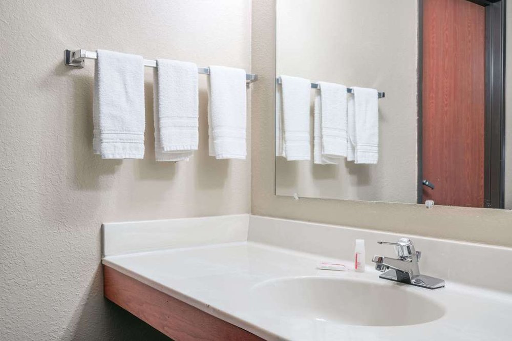 SUPER 8 BY WYNDHAM MILACA 19 Photos 635 10th Ave SE, Milaca