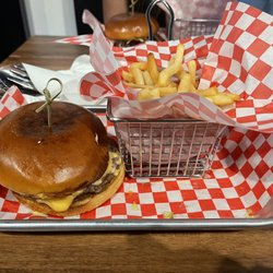Cali Brews Sports Bar & Grill - Cali Burger and fries