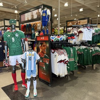 DICK'S Sporting Goods - Sports Wear Near Me - San Jose, California