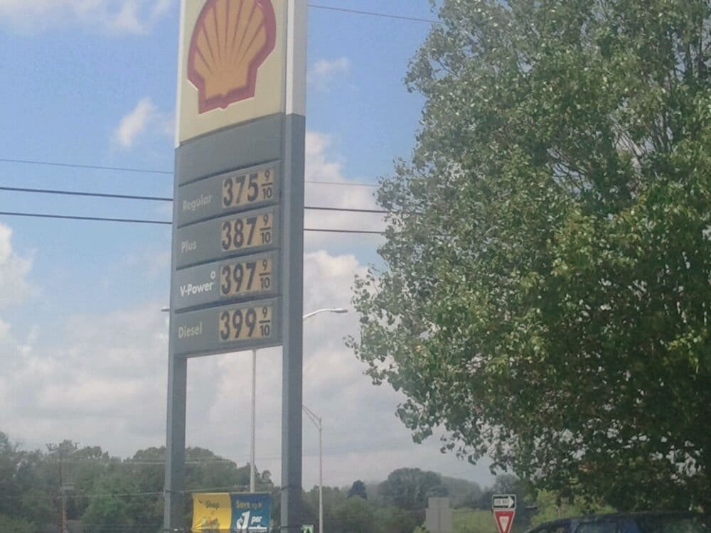 LAKESHORE SHELL Updated October 2024 2935 Mentor Rd, Louisville