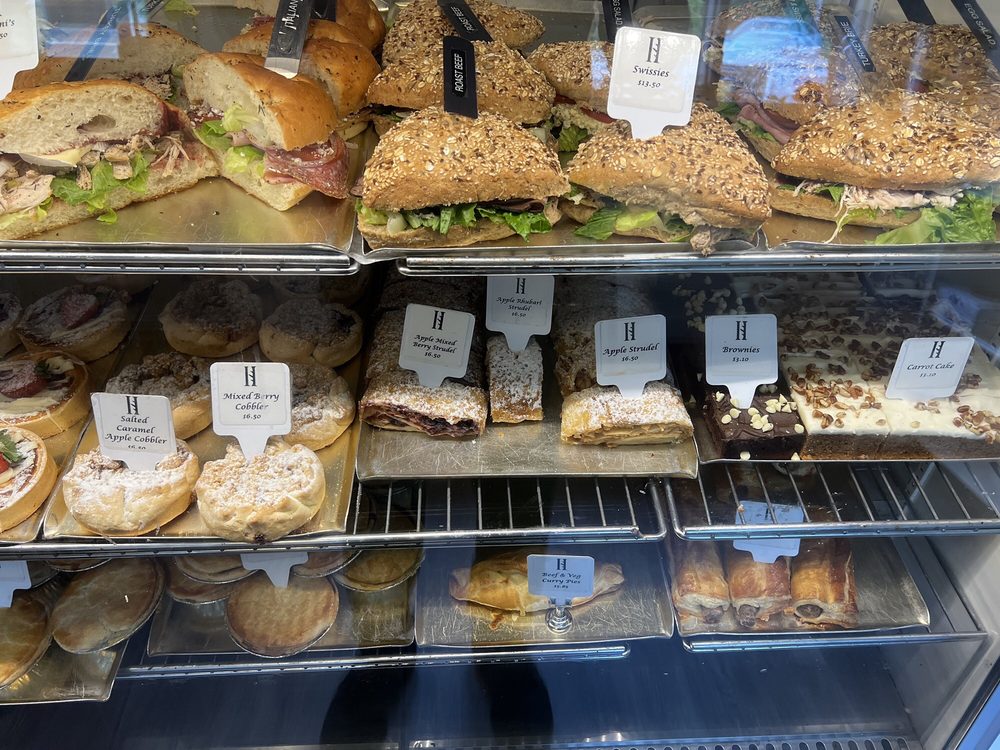 Henrietta's Pine Bakery Logo