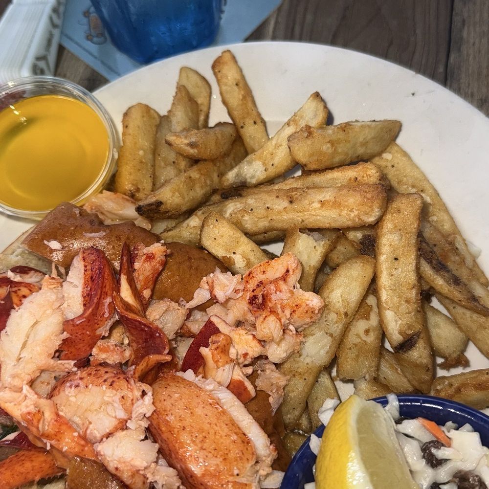 Boston Sail Loft - New England Lobster Roll (hot) with butter - Bars Near Me - Boston, Massachusetts Boston Sail Loft - New England Lobster Roll (hot) with butter - Bars Near Me - Boston, Massachusetts