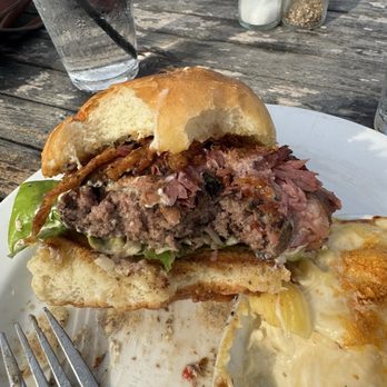 1885 Grill - 1885 burger - Seafood Near Me - Chattanooga, Tennessee