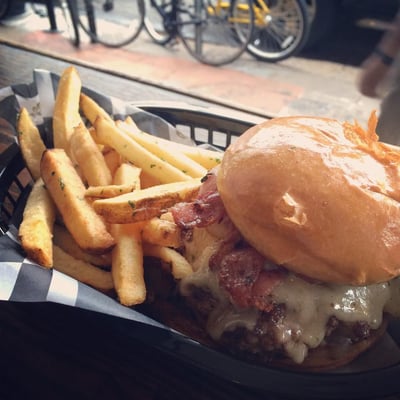 Junction Bar & Grill by null