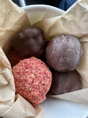 PJ's Classic Homemade Ice Cream & Bon Bons by null