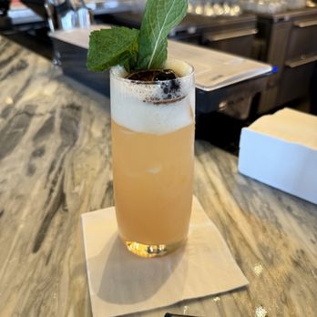 Enchanted Rose - Lounges Near Me - Lake Buena Vista, Florida