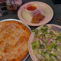 Proven cheese pizza, toasted ravioli, St. Louis salad Proven cheese pizza, toasted ravioli, St. Louis salad