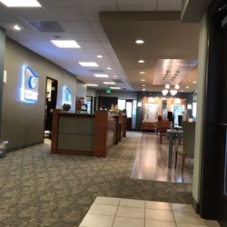 Lake Oswego Vision Clinic - Very nice waiting/show room