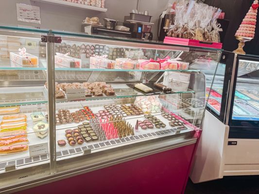 Le Macaron French Pastries by null