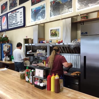 Bartels Giant Burger - You can view the grill from the counter. I always love that! - Burgers Near Me - Corning, California