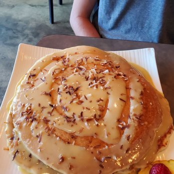 Moena Café - Banana chantilly - Cafes Near Me - Honolulu, Hawaii