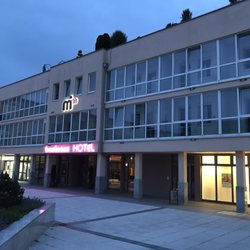 M1A Business Hotel - Hotel exterior