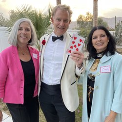 Dean Apple Magician - Here's Dean performing a trick for the two birthday girls!