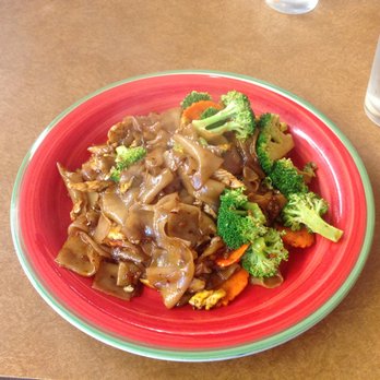 Chai Thai - Pad se ew w/gummy noodles and chicken $9 lunch - Thai Near Me - Portland, Oregon Chai Thai - Pad se ew w/gummy noodles and chicken $9 lunch - Thai Near Me - Portland, Oregon
